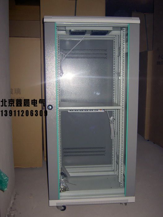 XC-1网络服务器机柜。3.jpg
